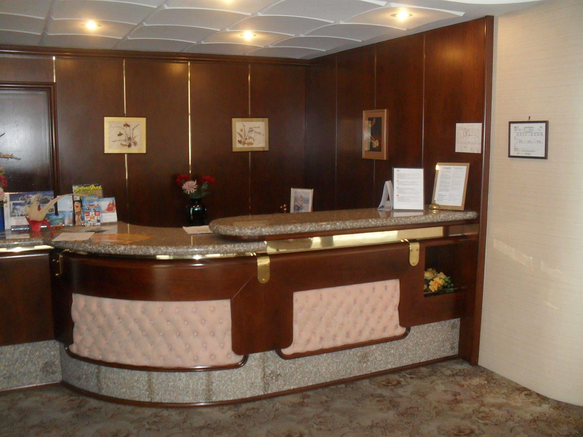 Hotel Antares アローナ エクステリア 写真